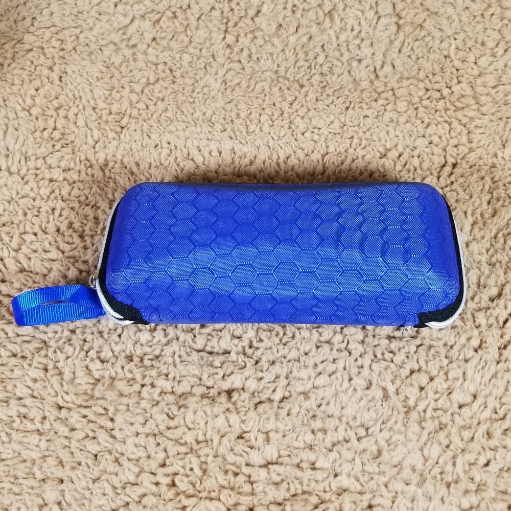 $5 Eyeglasses/Sunglasses Hard Shell Case - Picture 3 of 5